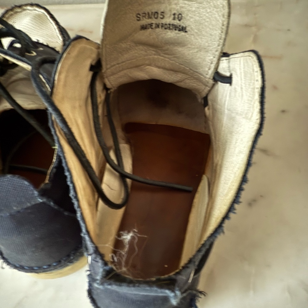 Generic Man - Men’s Size 10 Navy and White Casual Shoes - Picture 7 of 8